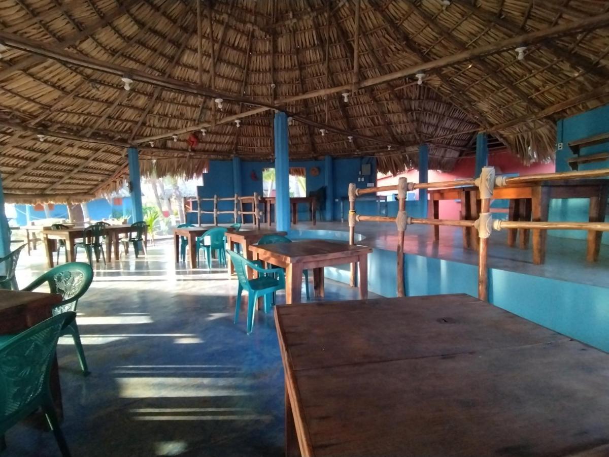 Hotel Pez De Oro Monterrico Exteriör bild